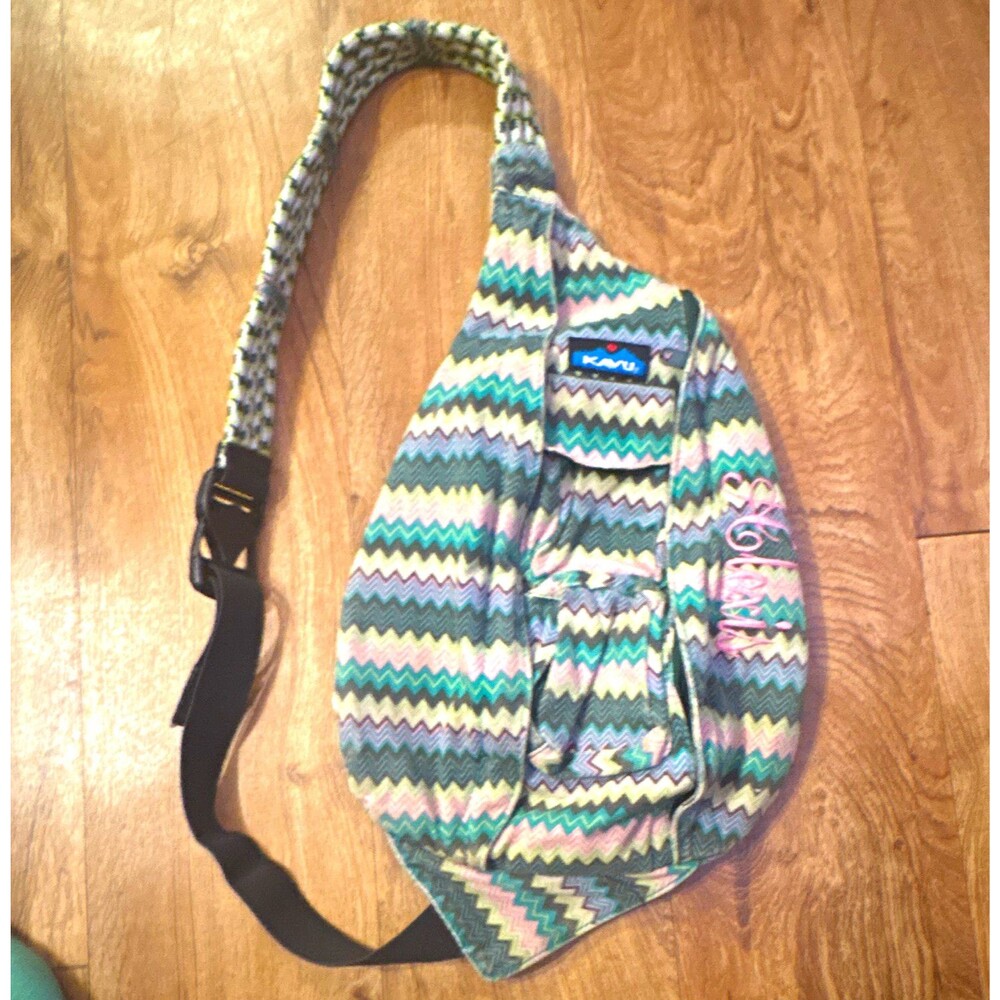 KAVU Crossbody Multicolor Zigzag Sling Bag, Adjustable Strap 5 pockets